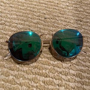 Sojos green/blue tint round sunglasses